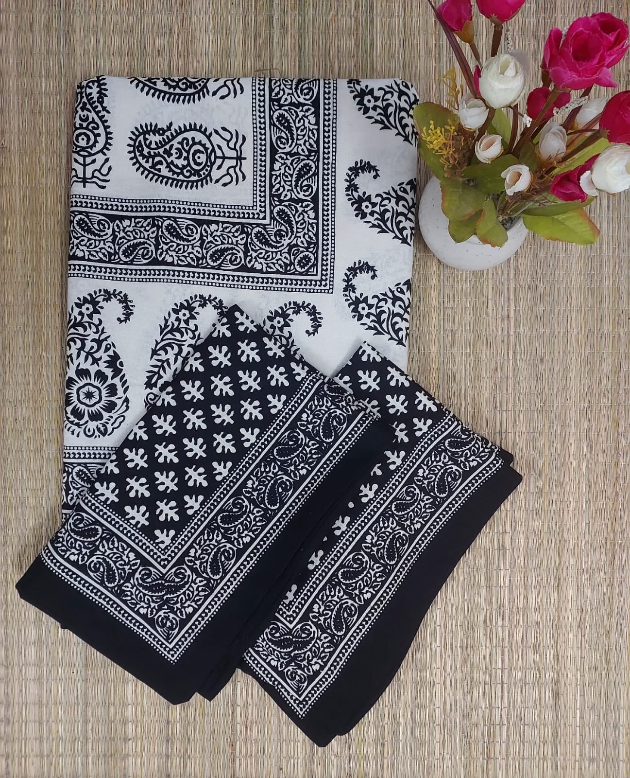 BLACK & WHITE BLOCK PRINTED COTTON QUEEN BEDSHEET
