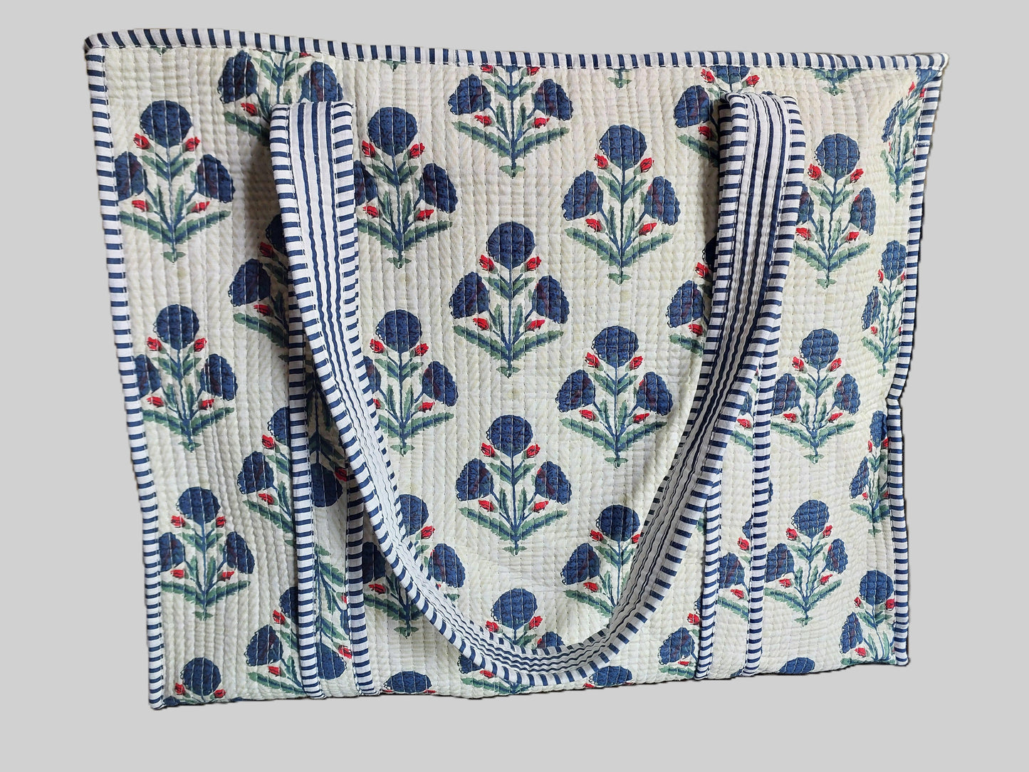 WHITE FLORAL QUILTED TOTE BAG