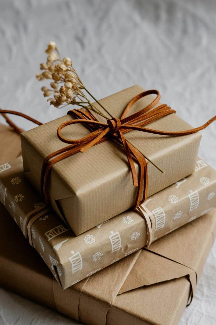 THE ART OF GIFTING