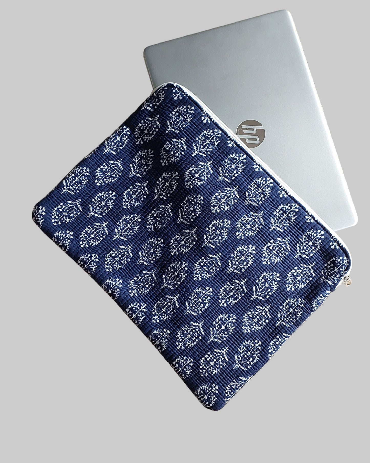 NAVY BLUE & WHITE FLORAL LAPTOP SLEEVE