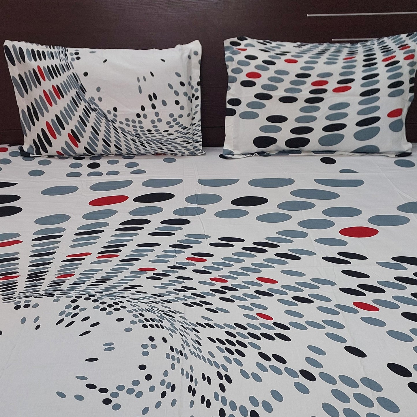 WHITE DOTS COTTON KING BEDSHEET