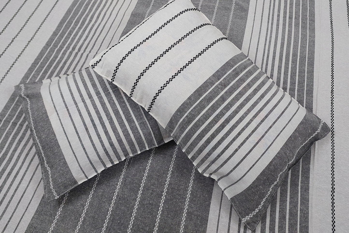 BLACK & WHITE HANDLOOM COTTON STRIPED QUEEN BEDSHEET