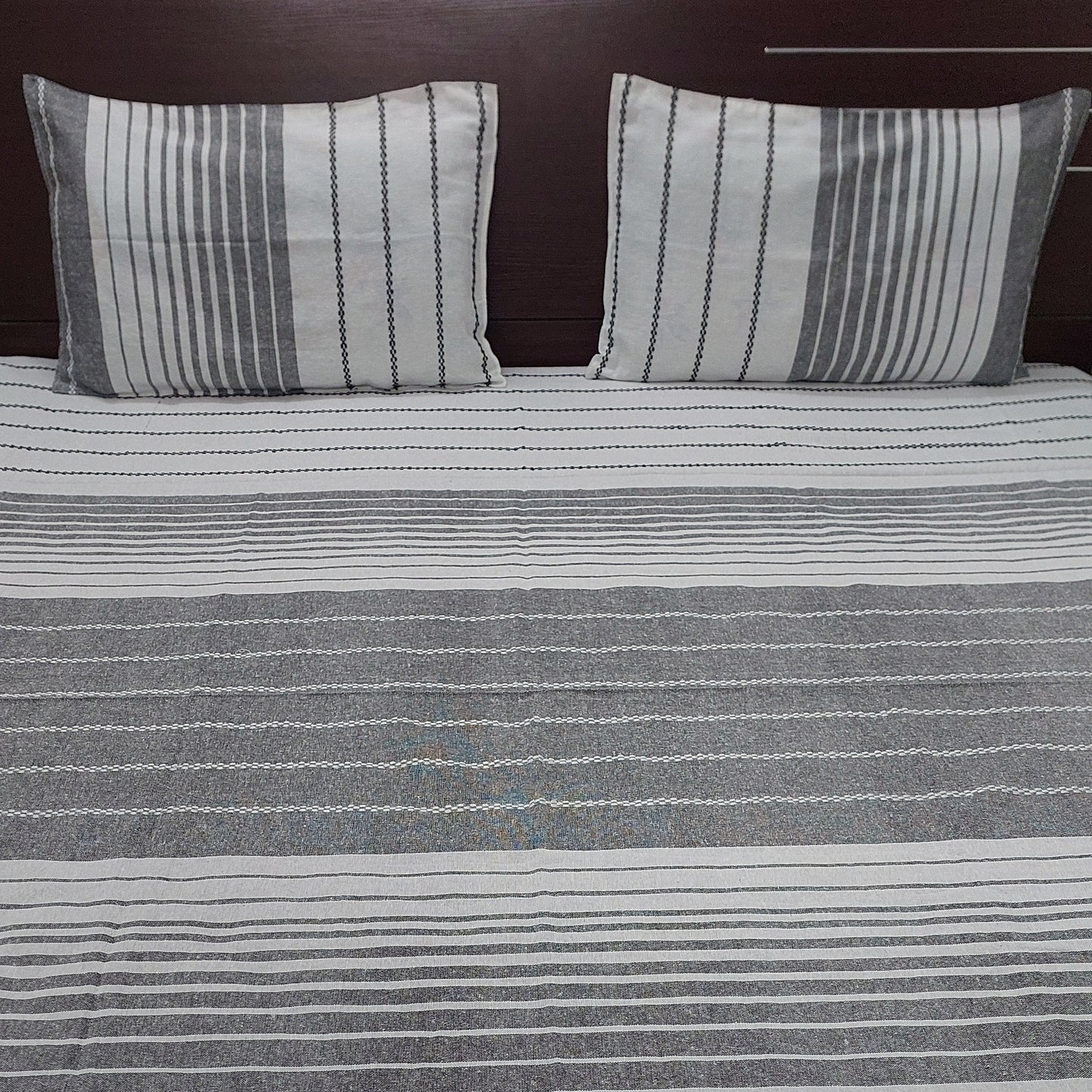 BLACK & WHITE HANDLOOM COTTON STRIPED QUEEN BEDSHEET
