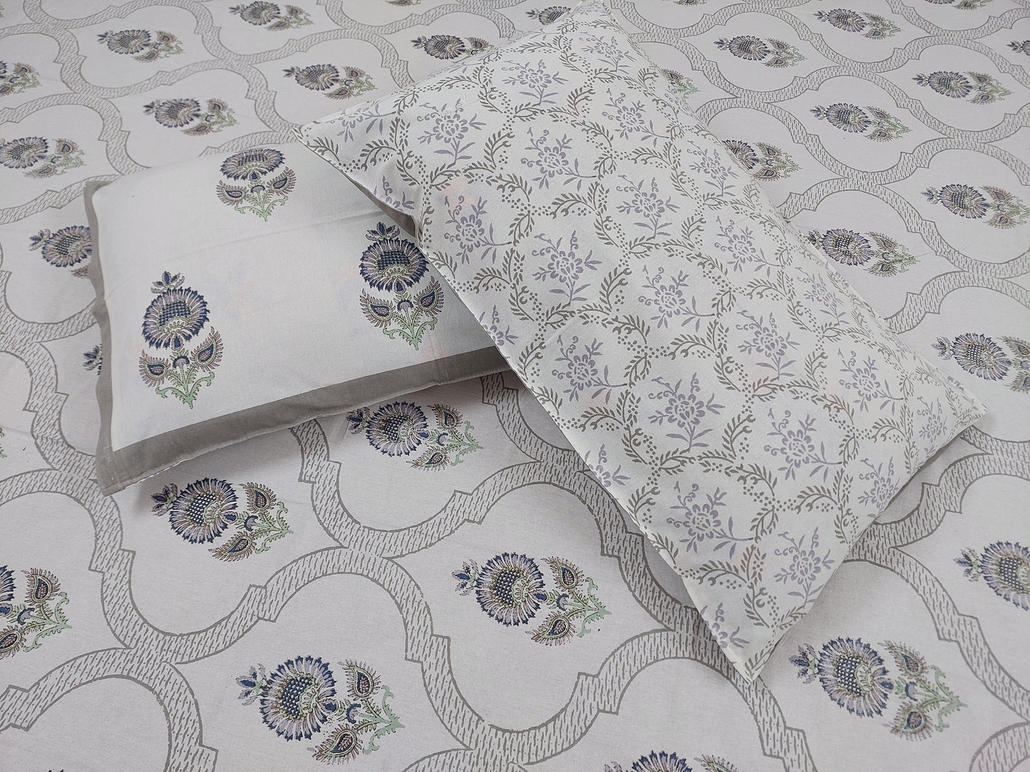 IVORY GREY HAND BLOCK PRINTED KING COTTON BEDSHEET SET
