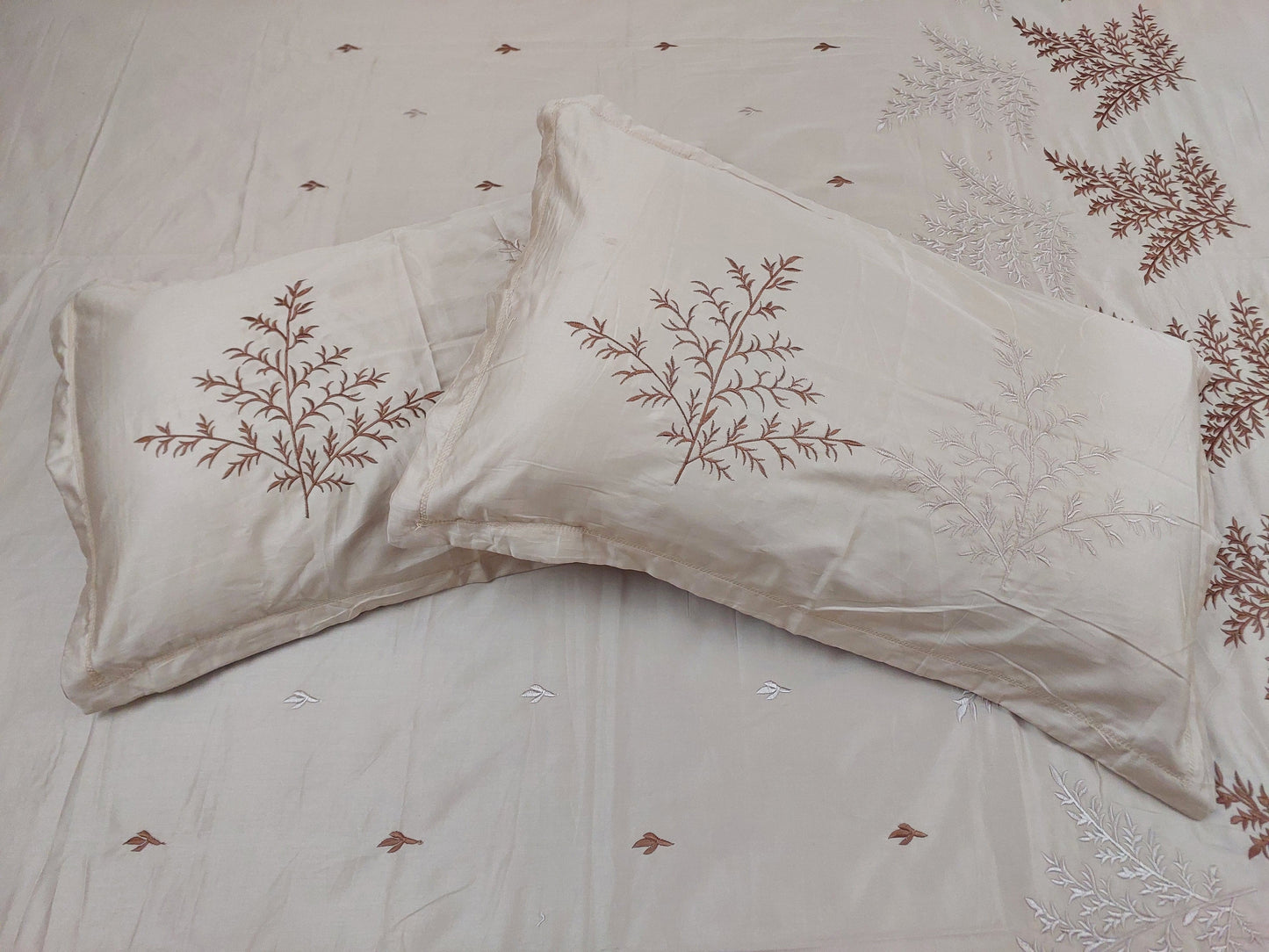 SOFT BEIGE EMBROIDERED KING COTTON BEDSHEET SET