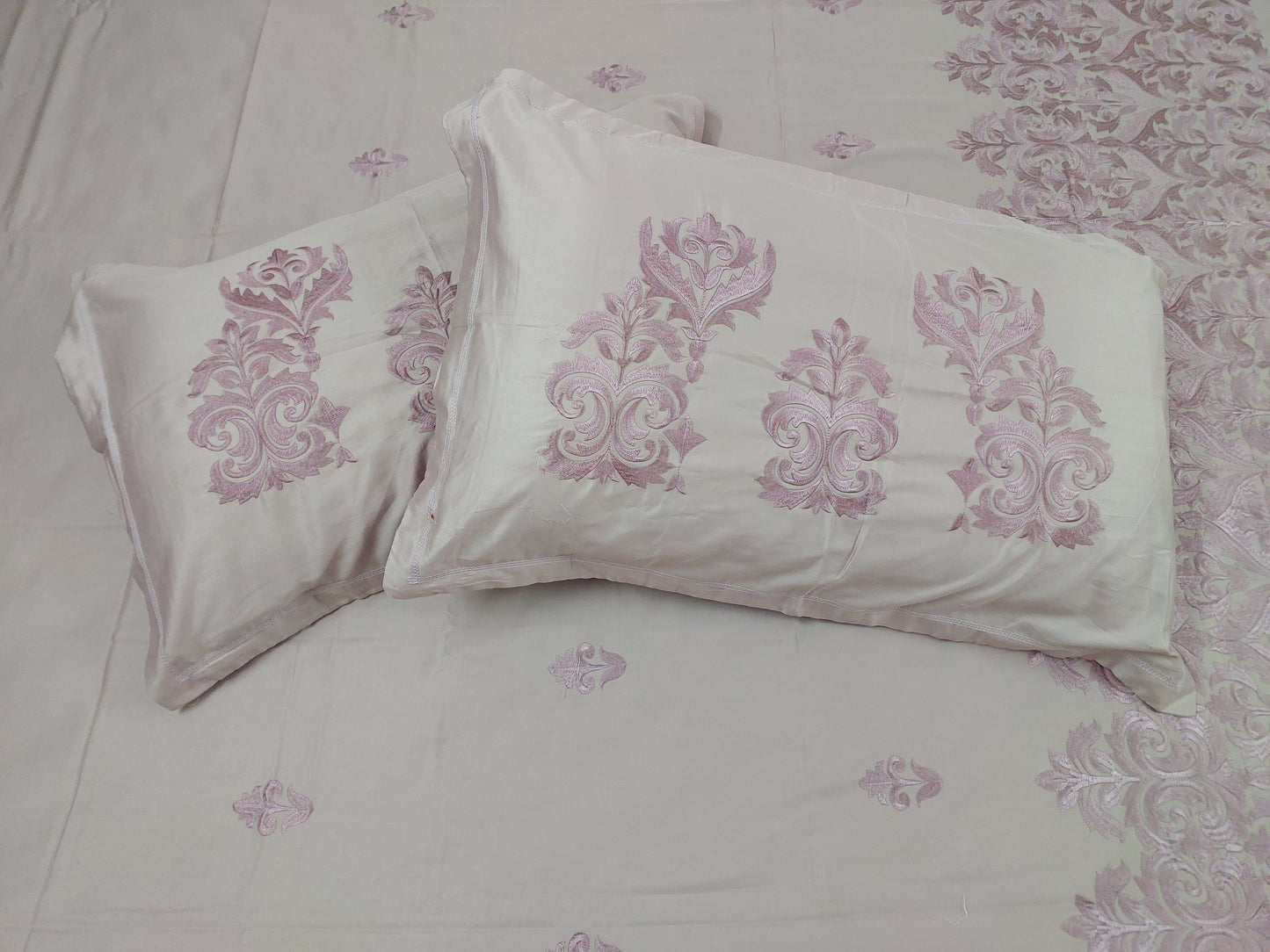 LAVENDER EMBROIDERED KING COTTON BEDSHEET SET
