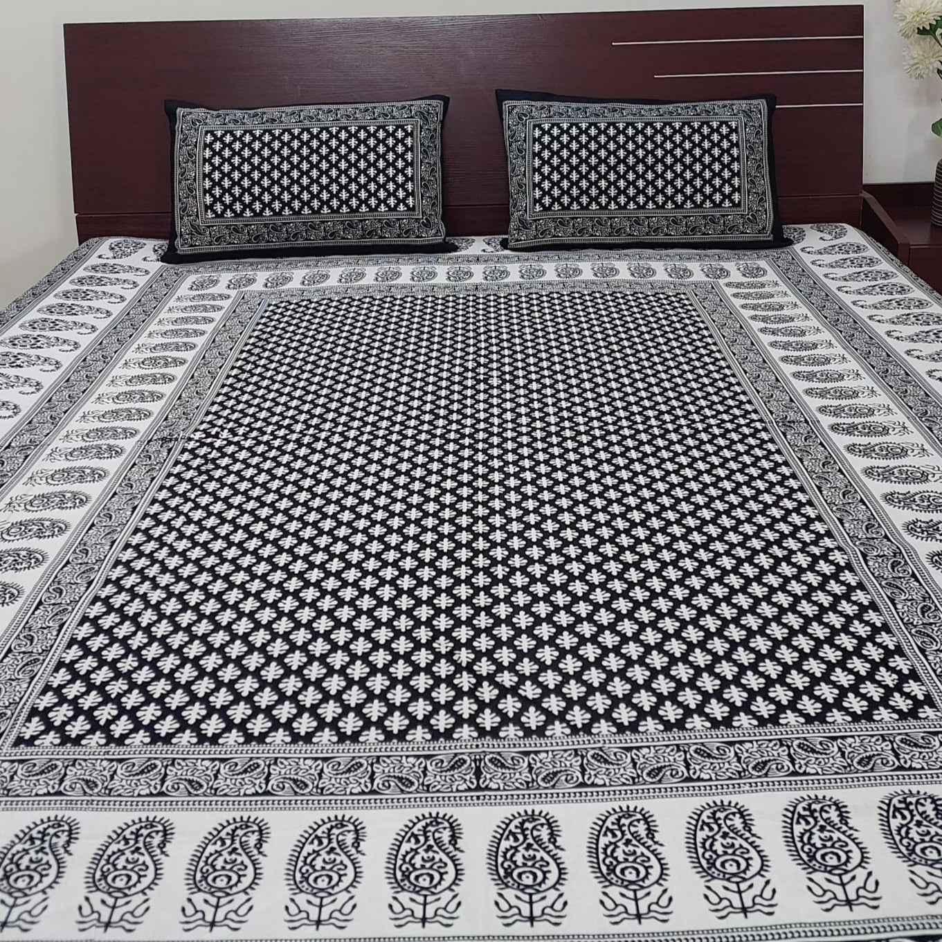 BLACK & WHITE BLOCK PRINTED COTTON QUEEN BEDSHEET
