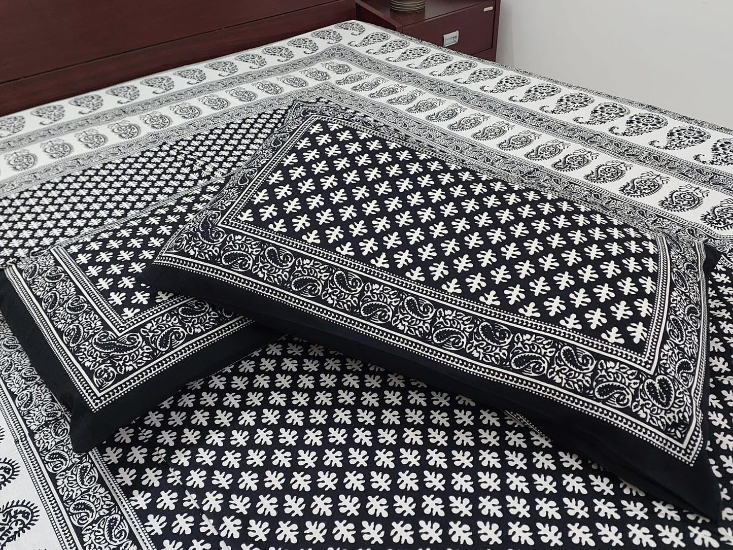 BLACK & WHITE BLOCK PRINTED COTTON QUEEN BEDSHEET