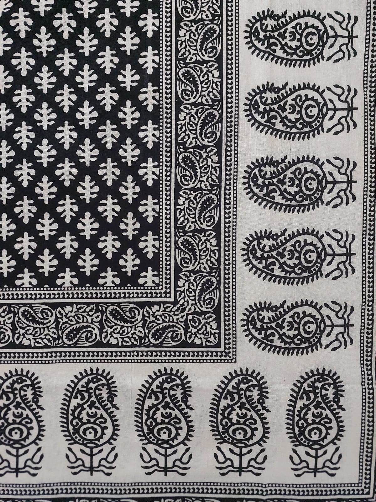 BLACK & WHITE BLOCK PRINTED COTTON QUEEN BEDSHEET