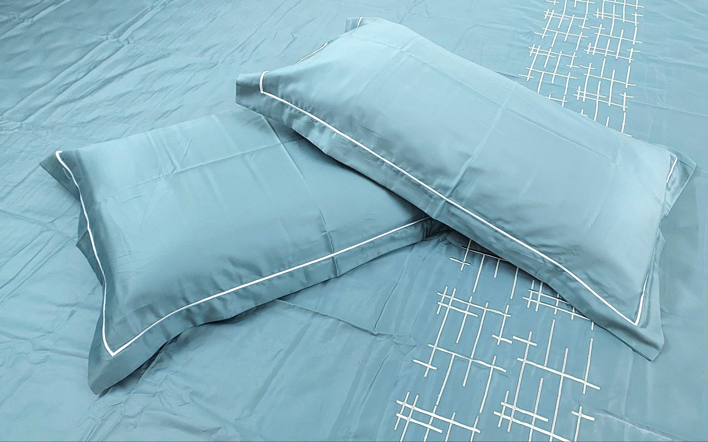 TURQUOISE BLUE WITH WHITE BORDERED COTTON KING BEDSHEET
