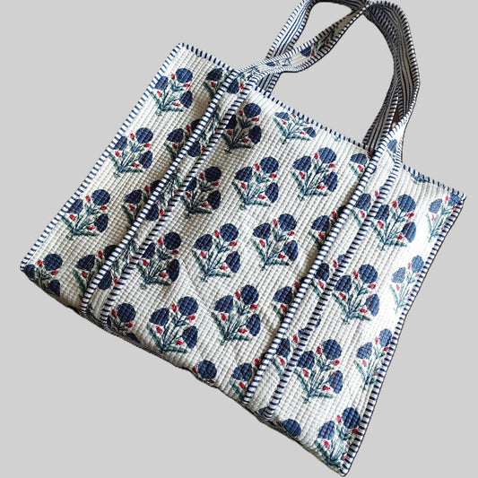 WHITE FLORAL QUILTED TOTE BAG